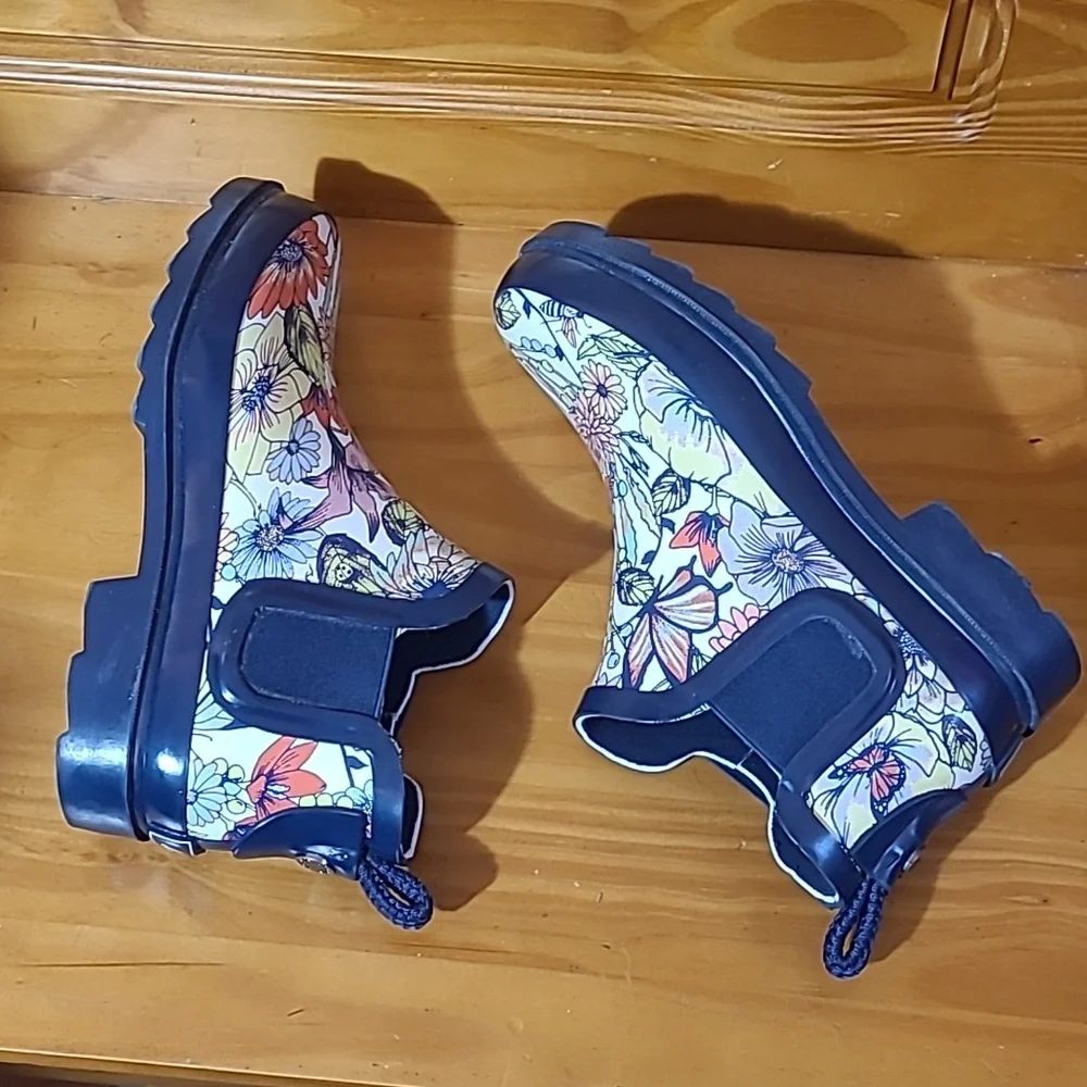 SakRoots Waterproof Floral Rain Booties 💐🌻🌷🌼🌹🌸 - Picture 4 of 10